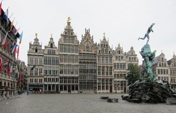 Antwerp y el gigante