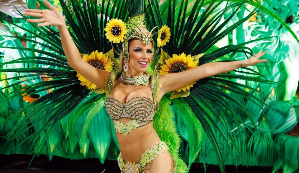 Résultat de recherche d'images pour "reine du carnaval de rio"