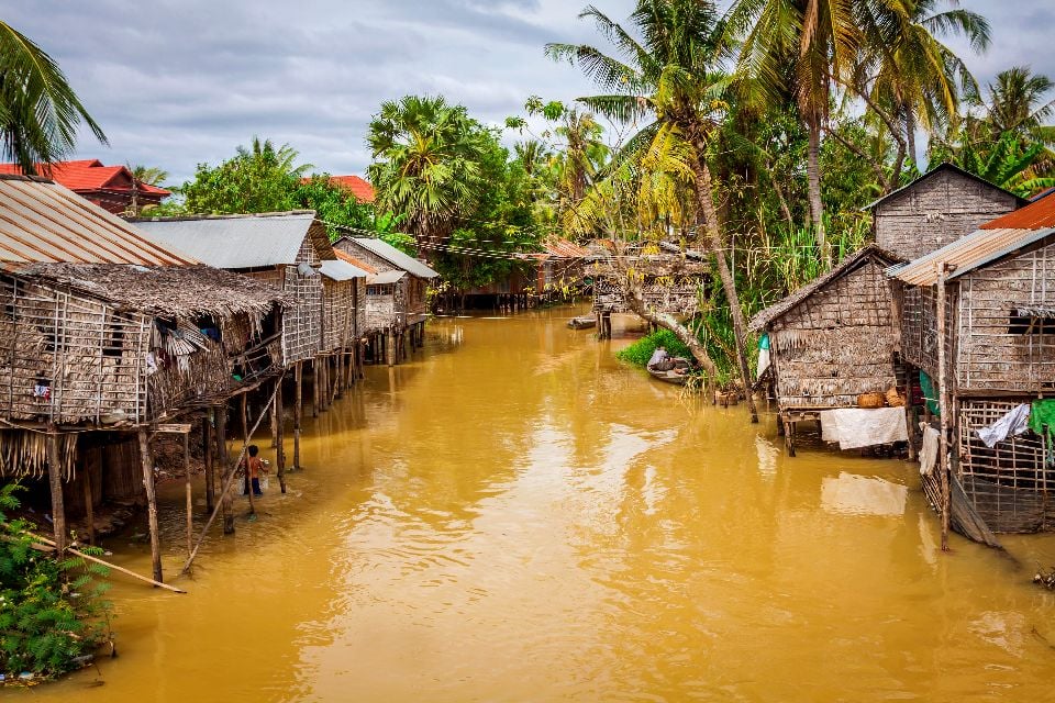 CAMBODIAN FLOATING VILLAGES ON THE TONLE SAP LAKE