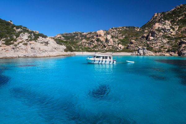 A Rischio La Spiaggia Rosa Di Budelli Tra Furti E Turismo