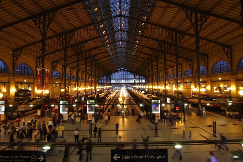 paris train station