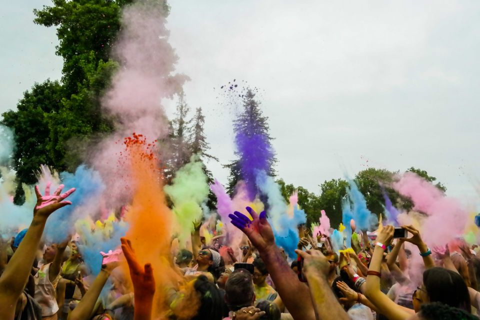 The history behind the colours of Holi - Easyvoyage