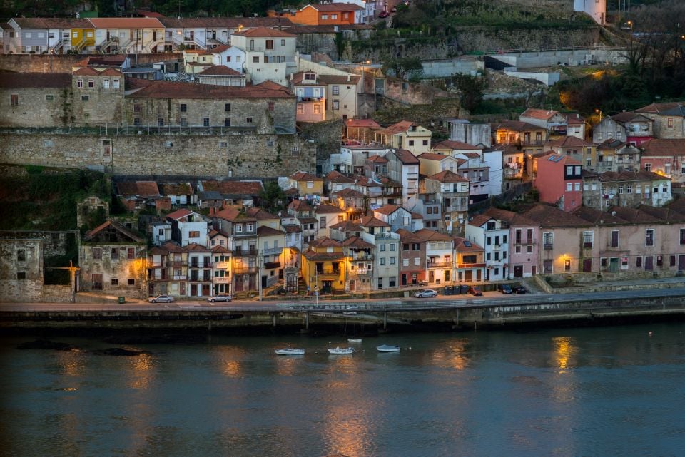 Де нова. Вила Нова де Гайя. Порту Вила Нова де Гайа. Гайя Португалия. Vila Nova de Gaia город.