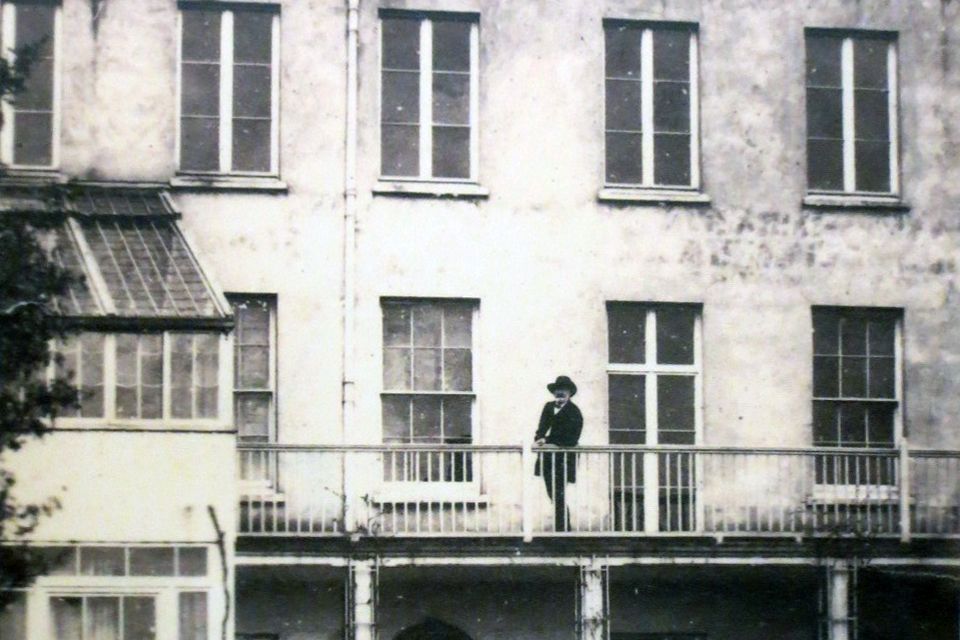 Victor Hugo dans sa Hauteville House, Hauteville House (Guernesey), Les monuments, Iles Anglo-Normandes