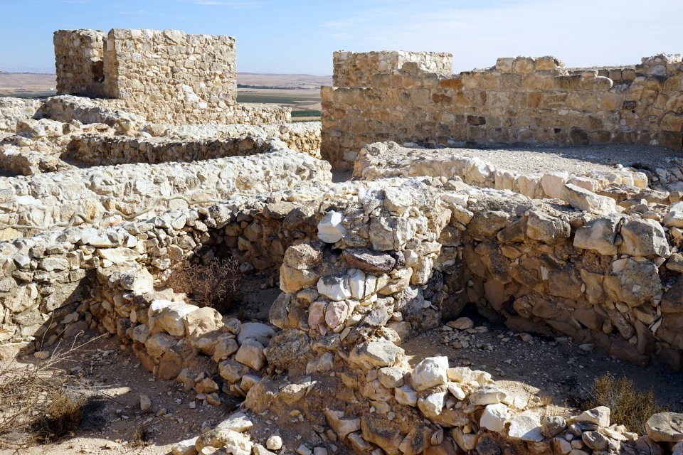 Tel Arad, Los yacimientos arqueológicos, Israel