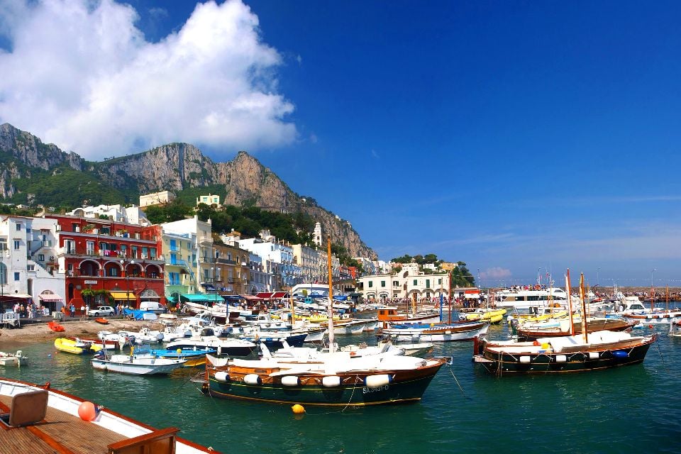 L'île de Capri , Le port de Capri , Italie