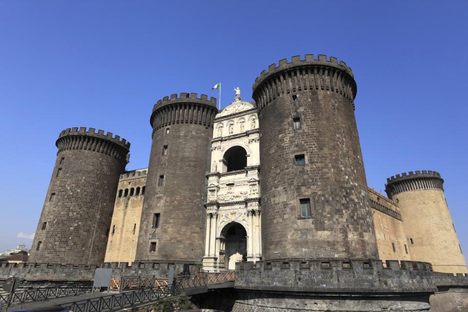 naples-les-monuments-campanie-italie