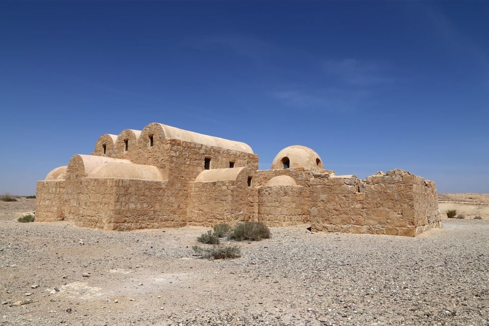 La entrada del antiguo castillo de Qusayr'Amr, Qusayr'Amra, Arte y cultura, Amán, Jordania