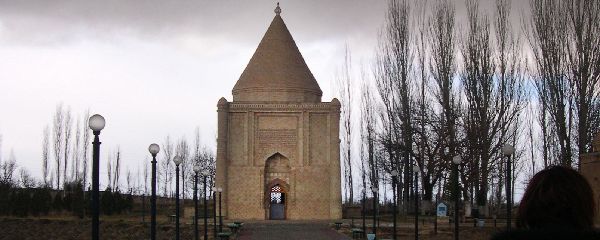 Айша биби кесенесі. Мавзолей Айша би би. Мавзолей Бабаджи Хатун. Мавзолей Момине Хатун. Мавзолей Айша Биби фото.