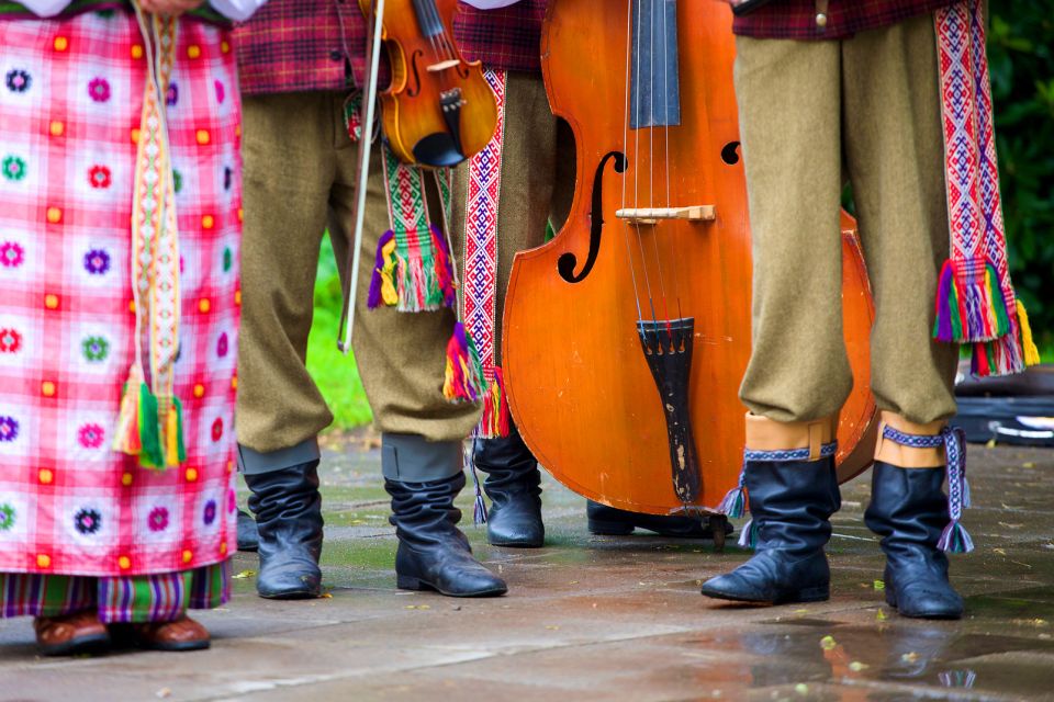 Musik und Lieder. , Litauische Frauen in traditioneller Kleidung. , Litauen