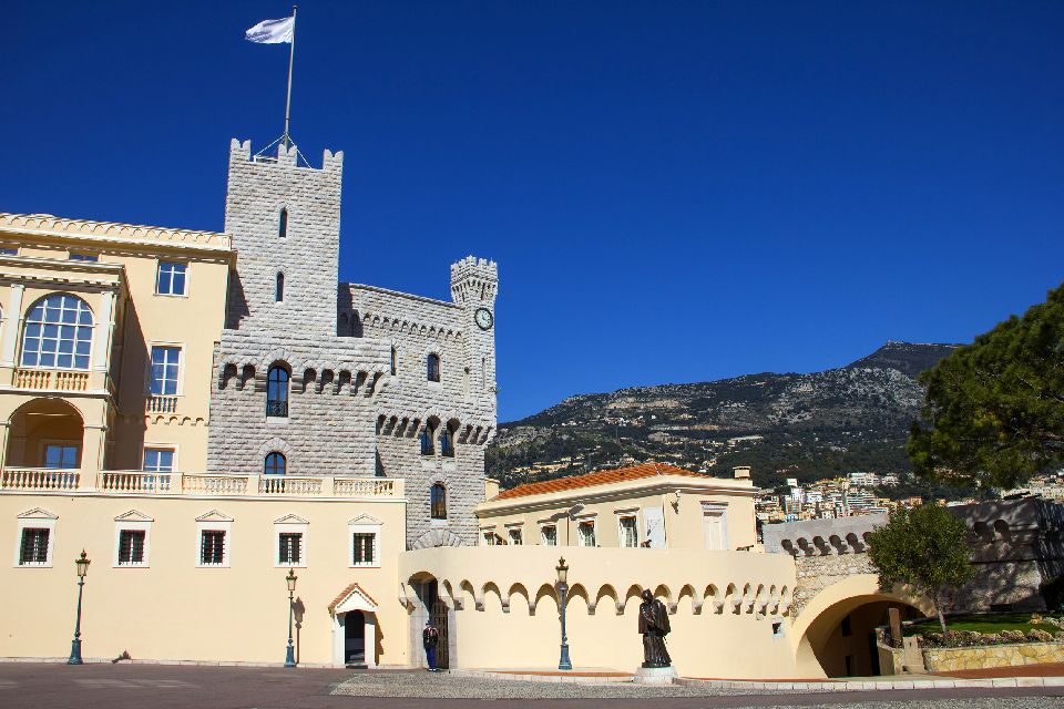 Il palazzo reale , Montecarlo