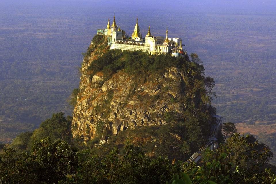 Un antico vulcano, Il monte Popa, I paesaggi, Bagan, Myanmar
