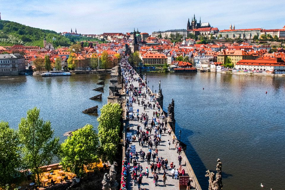 Die Karlsbrucke In Prag Tschechische Republik