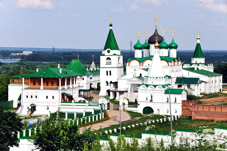 4)	Los monumentos de Novgorod , Nóvgorod , Rusia