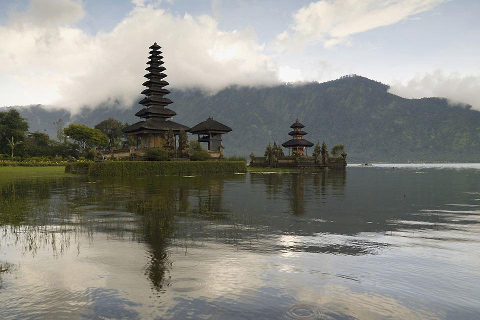 I templi di Ulun Danu Batur, Tanah Lot e Besakih , Il sito più importante di Bali , Indonesia