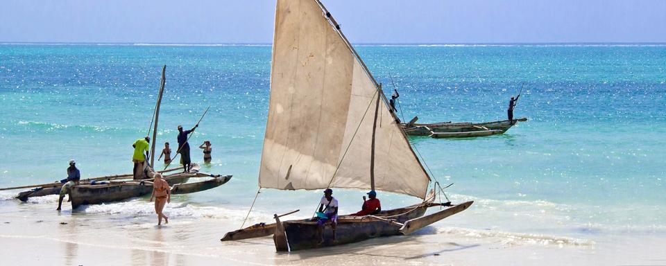 Les sites côtiers , Un bateau , Tanzanie
