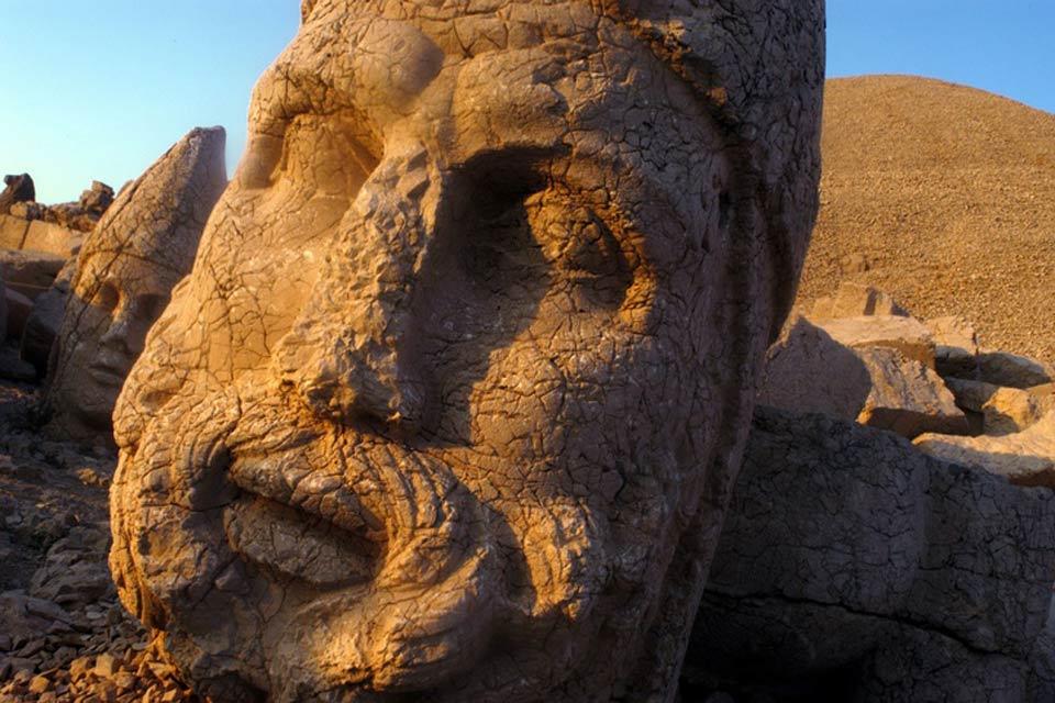 El Nemrut Dagi , Unas estatuas imponentes , Turquía