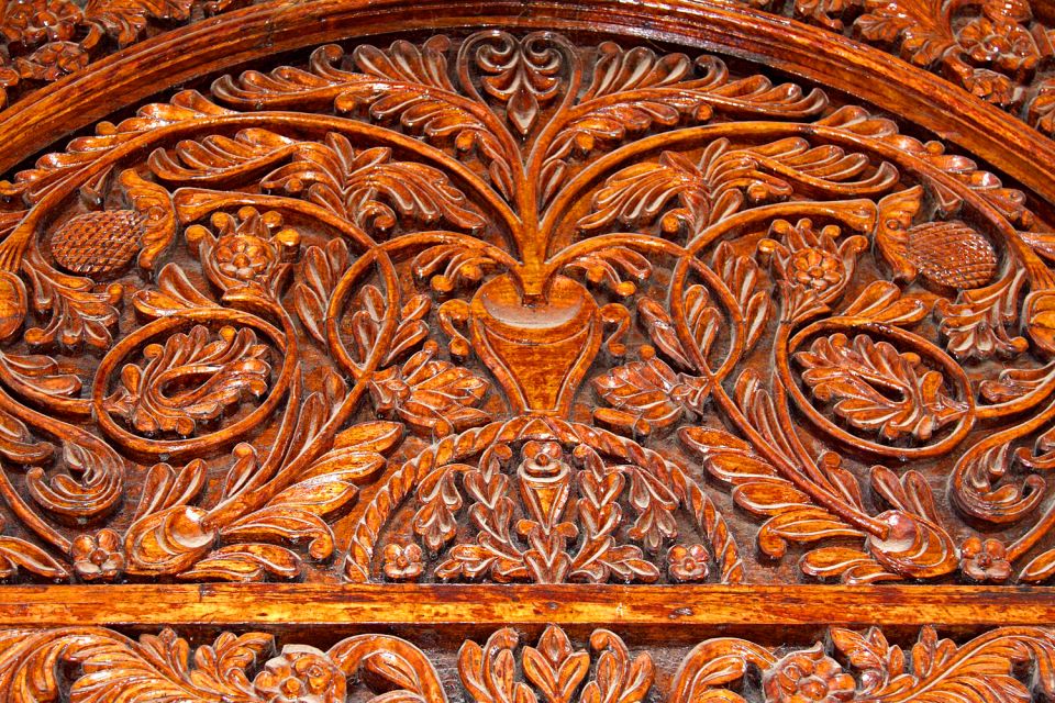 Les portes en bois de Stonetown, Les sculpteurs, Les arts et la culture, Zanzibar