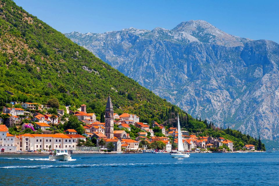Las Bocas de Kotor , El famoso monasterio ortodoxo de Savina , Montenegro