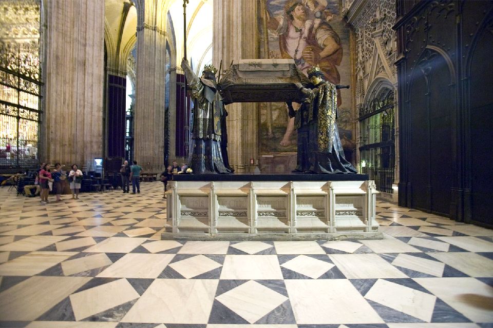 La cathédrale de Séville , Le Tombeau-mausolée de Christophe Colomb , Espagne