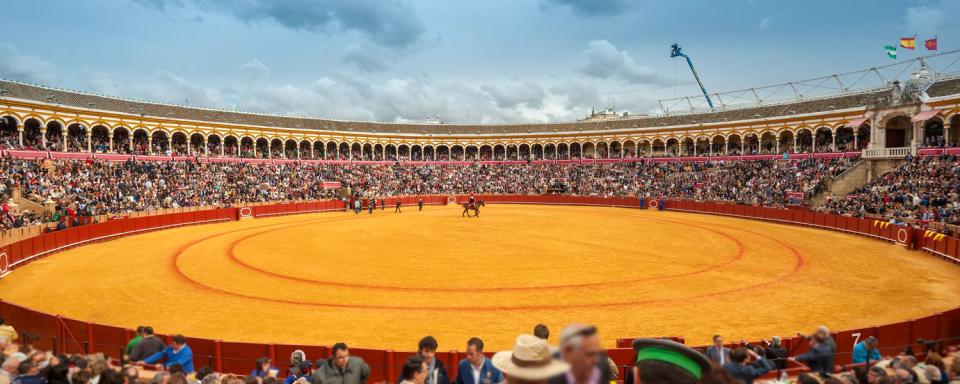 Résultat de recherche d'images pour "arene de seville corrida"