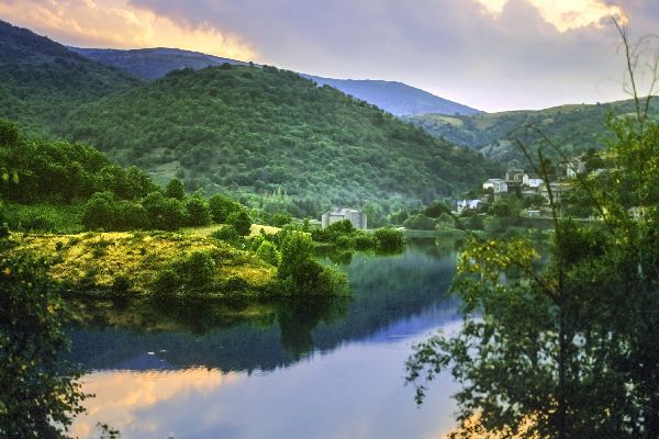 Une Région Entre Montagnes Et Forêts Languedoc Roussillon