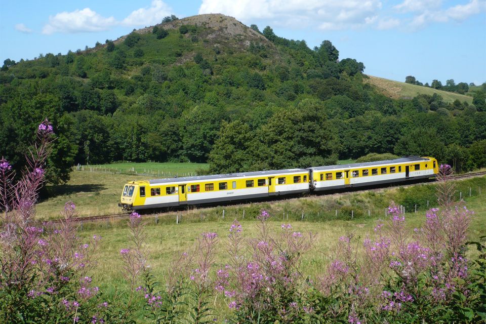 Suc de Vezol, train touristique, Auvergne, France, Europe, transport, train, train touristique de la Haute Auvergne, Gentiane, Express, SNCF