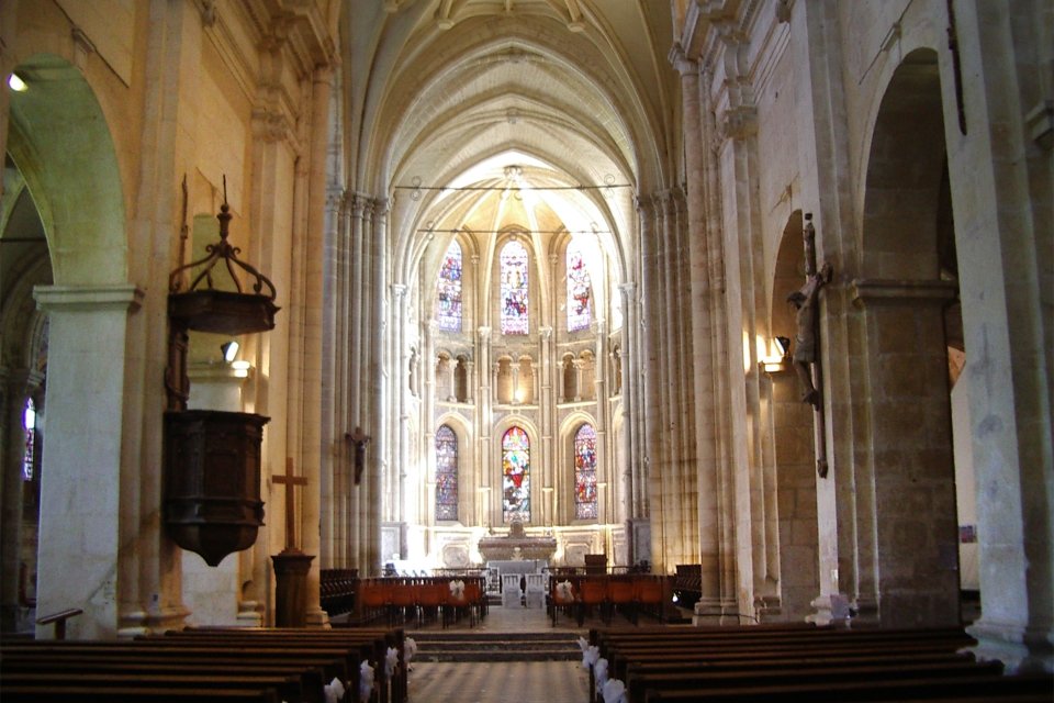 Abadía Saint Michel de Thiérache, Los monumentos, Picardía