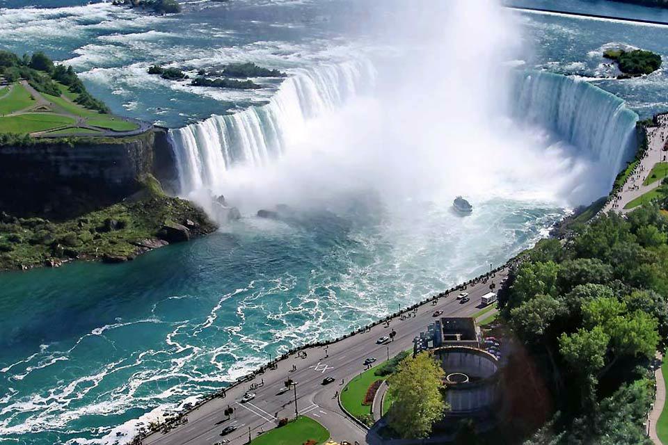 Les chutes du Niagara , Canada