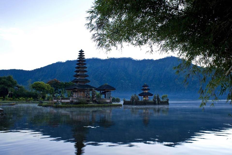 La religión y los ritos , Los lugares sagrados , Indonesia