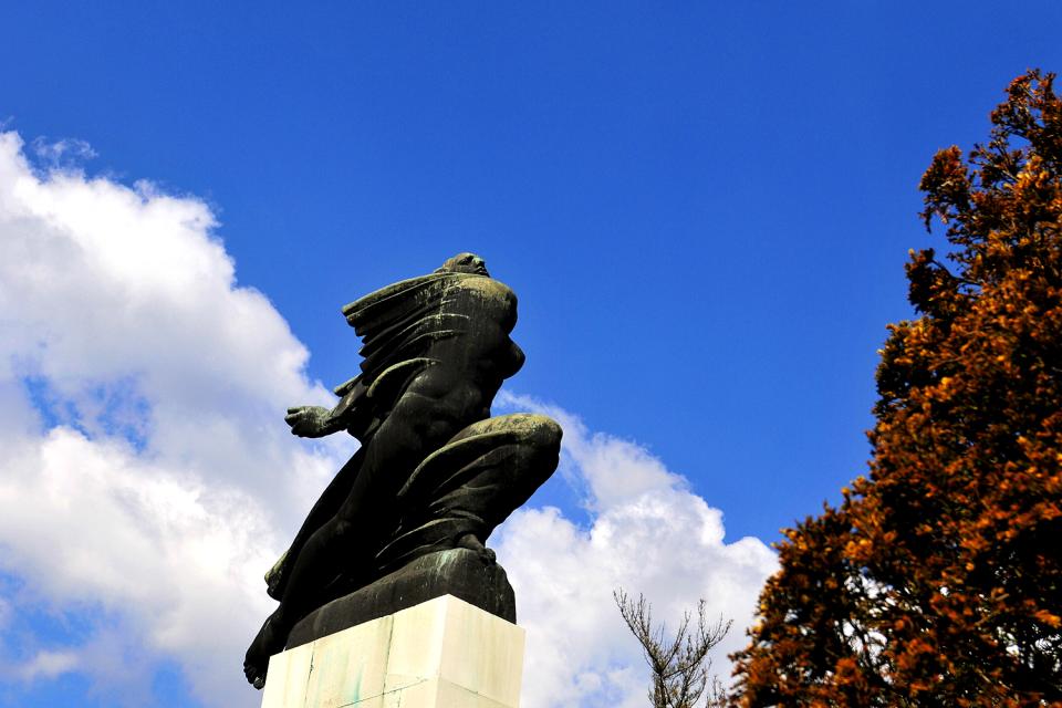 La rue piétonne Knez Mihailova (prince Michel) , La statue en l'honneur de la France , Serbie