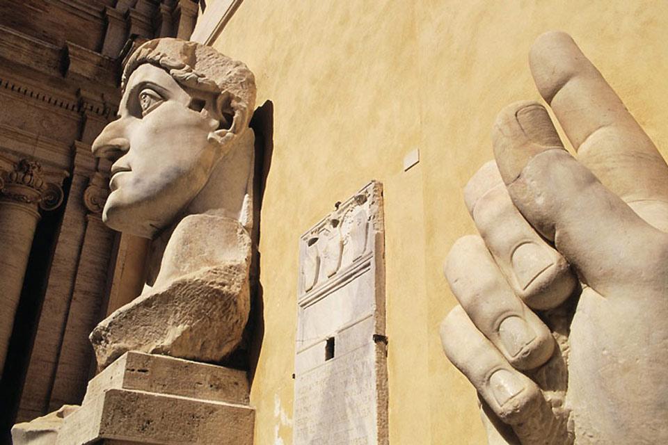 I Musei Vaticani , La Statua di Costantino , Italia
