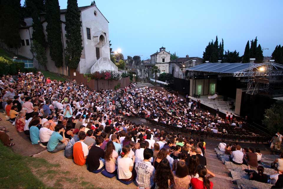 I festival , Estate teatrale veronese , Italia