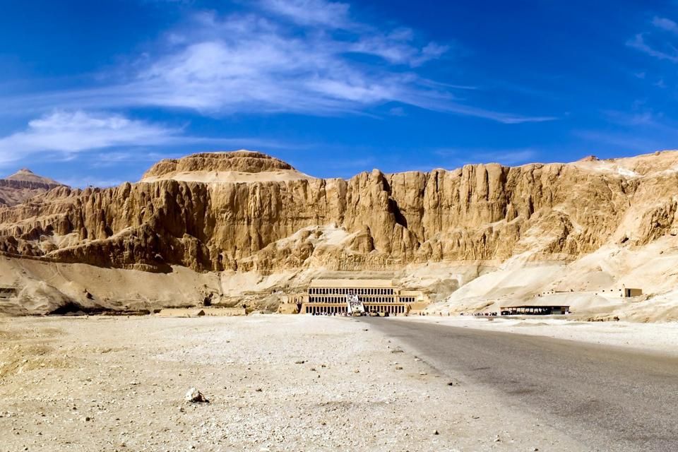 La Valle dei Nobili ai piedi di una scogliera, La Valle dei Nobili, I siti, Egitto