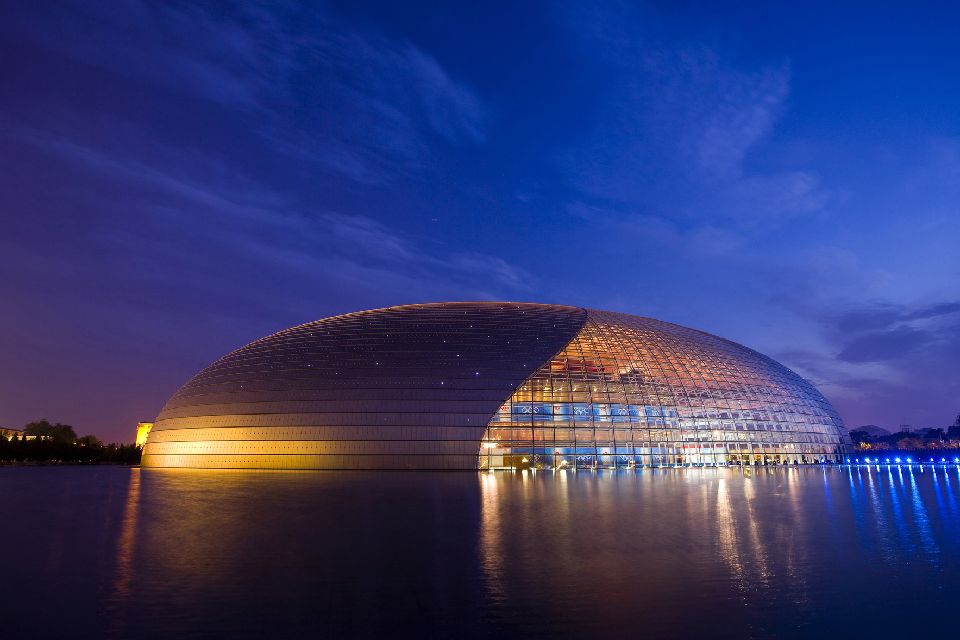 National center. Национальный центр исполнительских искусств. Оперный театр в Пекине в форме яйца. Бионика Пекинский национальный оперный театр. Большой театр в Китае.