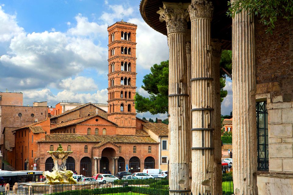 Santa Maria in Cosmedin e Bocca della verità , Roma , Italia