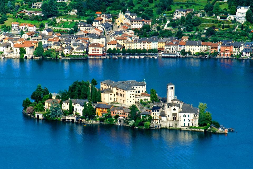 Il Lago d'Orta , Italia