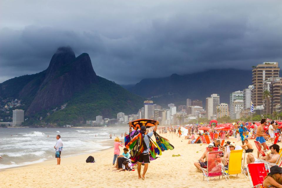 La plage de Copacabana , Brésil