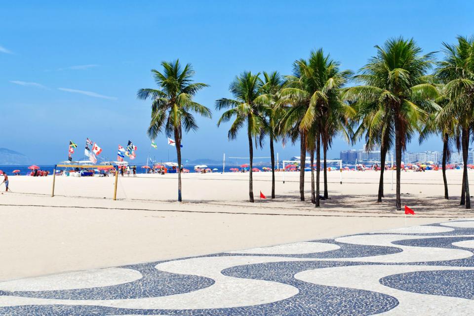 La plage de Copacabana , Brésil