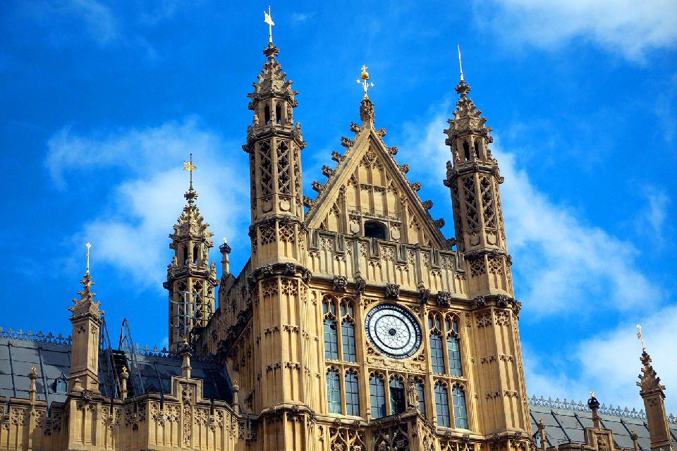 Le Palais de Westminster , Une architecture néogothique , Royaume-Uni