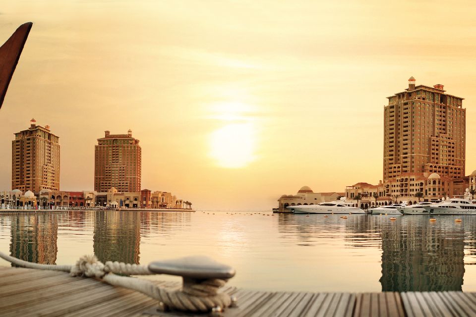 L'île artificielle The Pearl à Doha , Qatar