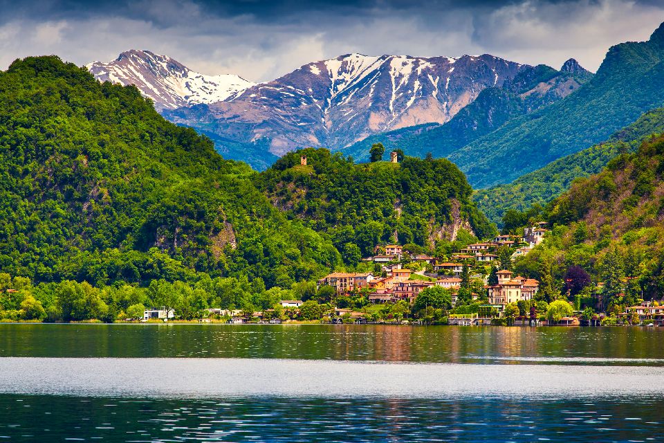 Le lac de Lugano , Suisse