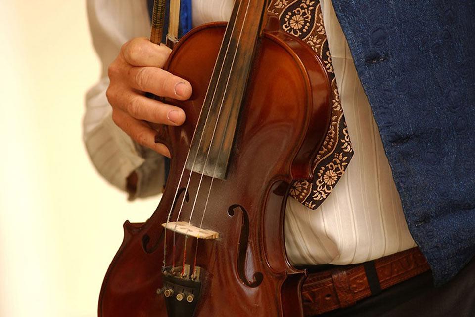 La musique afro-cubaine , Un joueur de violon , Cuba