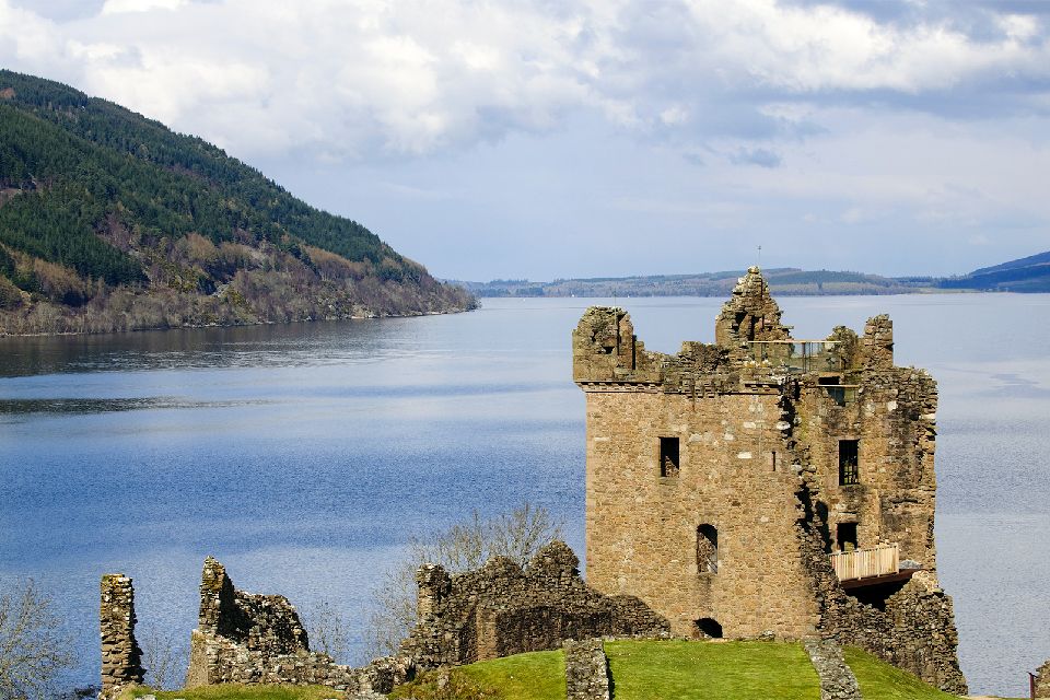 Le Loch Ness , Histoire sur les rives du lac , Royaume-Uni