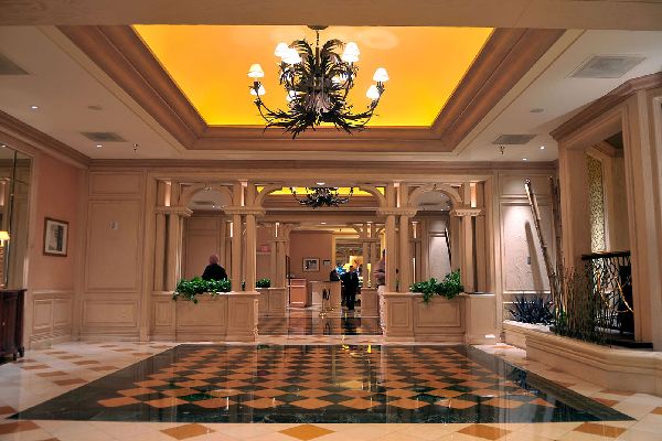 Spectacular lobby at Mandalay Bay - Picture of Mandalay Bay Resort