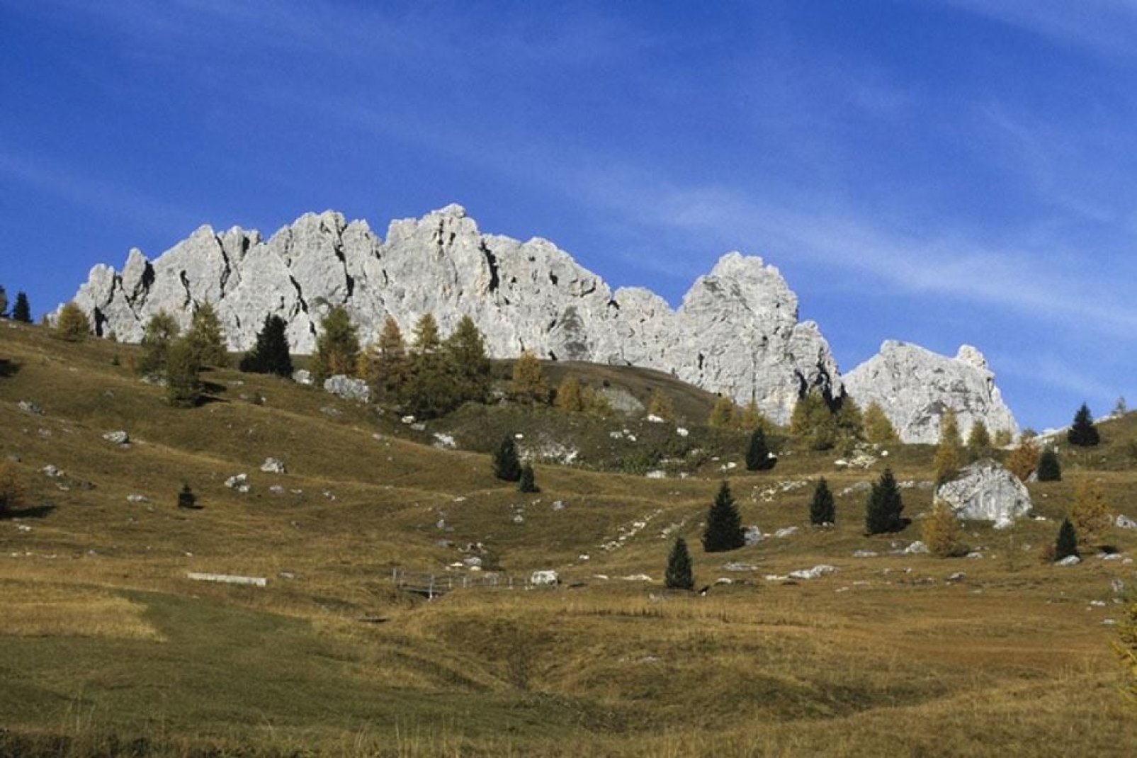Bolzano está situado en un valle rodeado de magníficas cumbres alpinas.