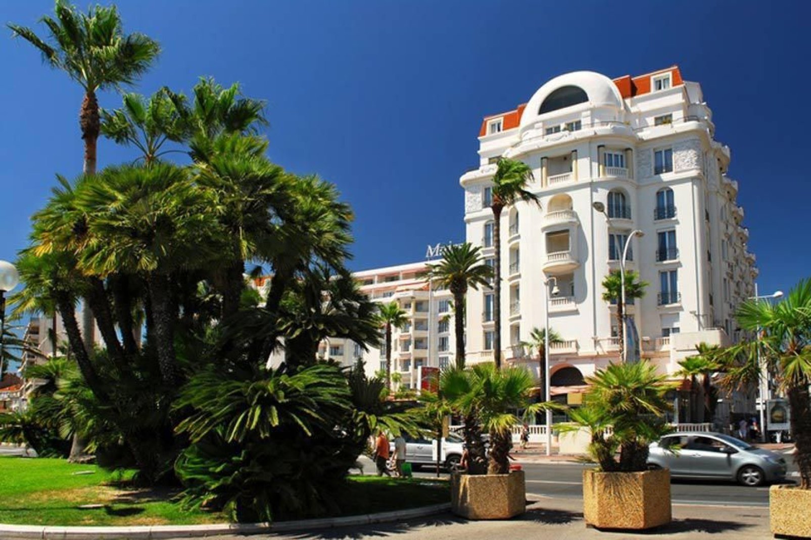 Cannes, famosa por su prestigio y su riqueza, es una ciudad menos superficial de lo que parece a primera vista.