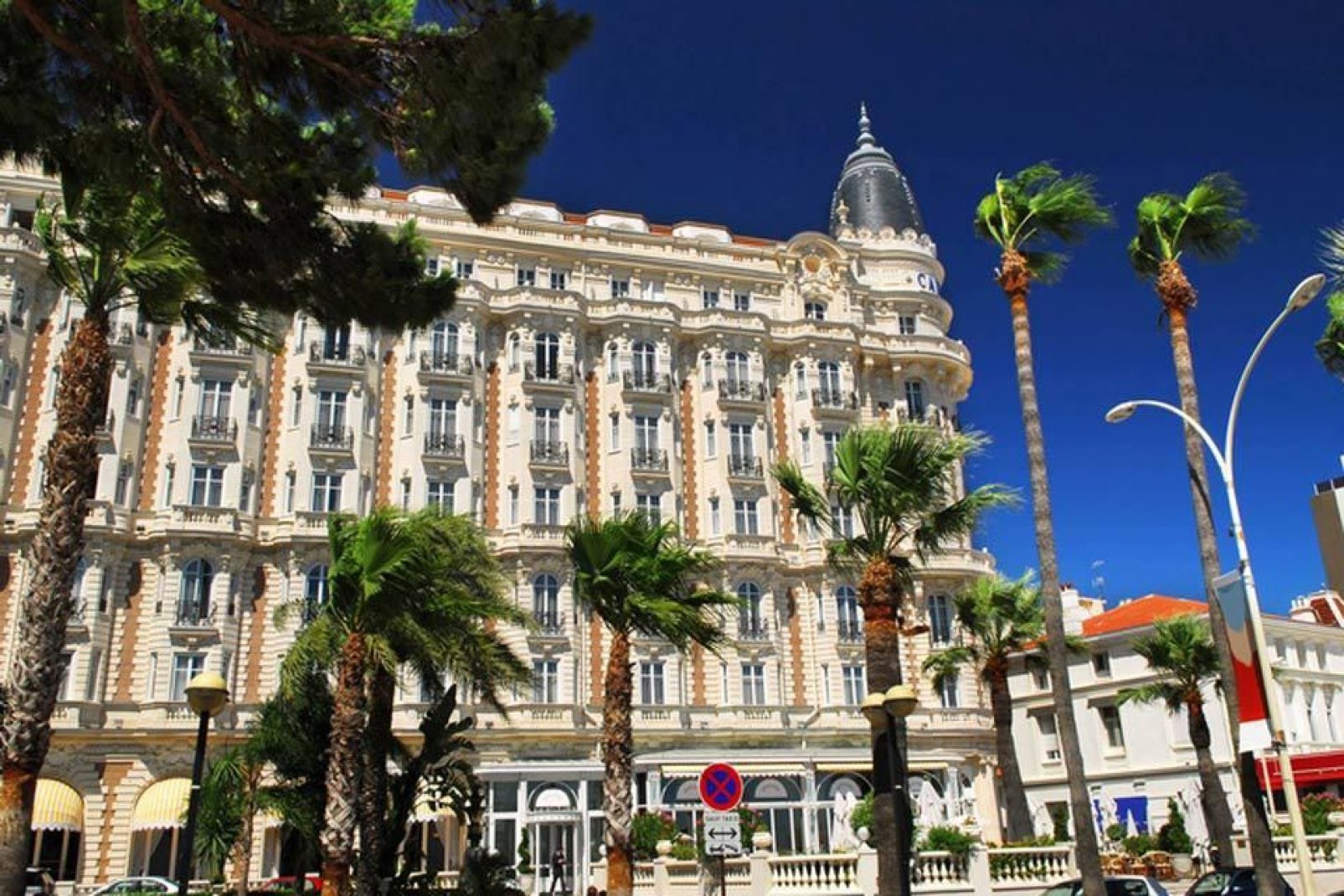 Der 1912 errichtete und im Laufe der Jahre zur Legende gewordene Hotelpalast bietet 328 Zimmer der Luxuskategorie.