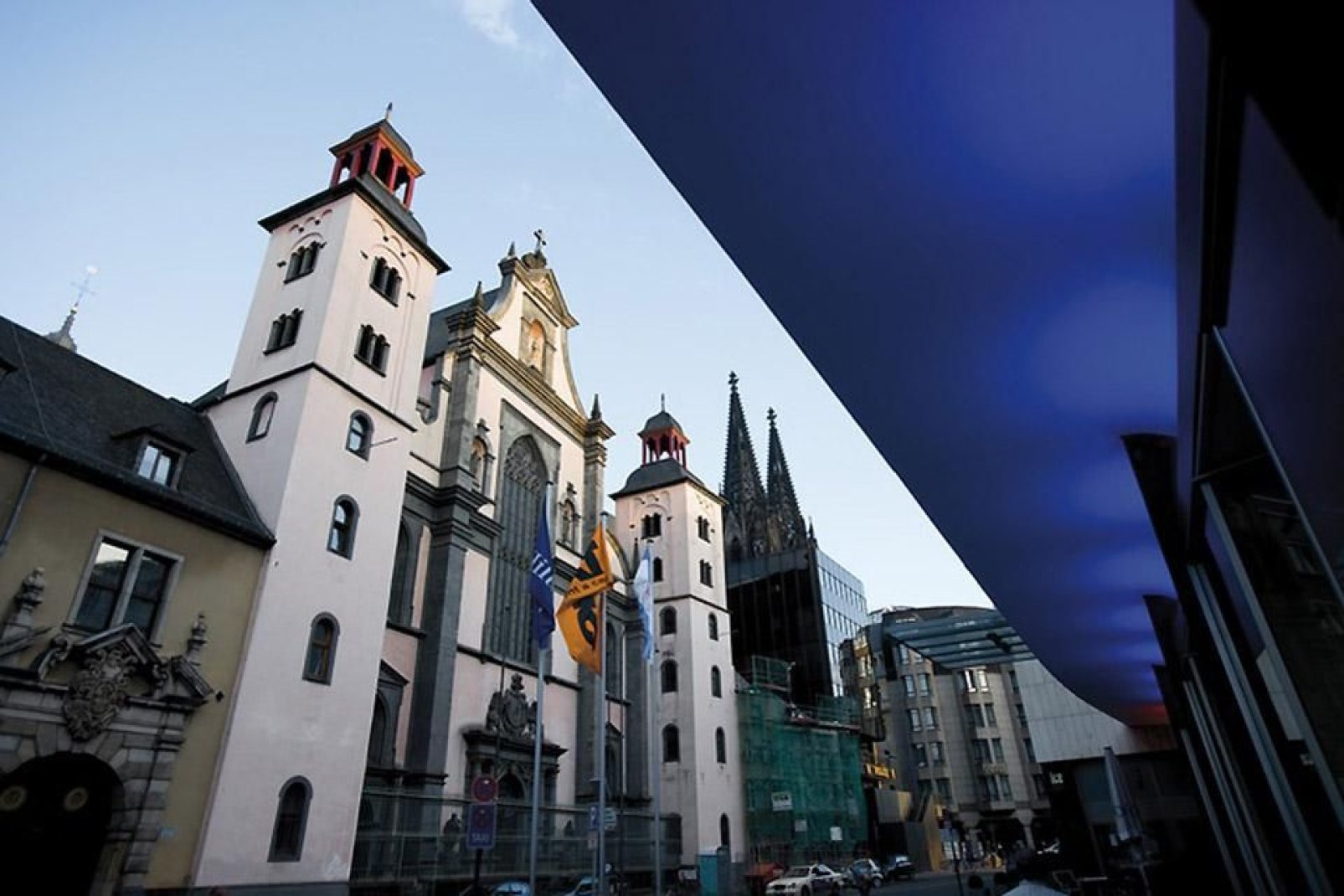 Der Kölner Dom ist durch seine Grösse von vielen Plätzen der Stadt zu sehen.