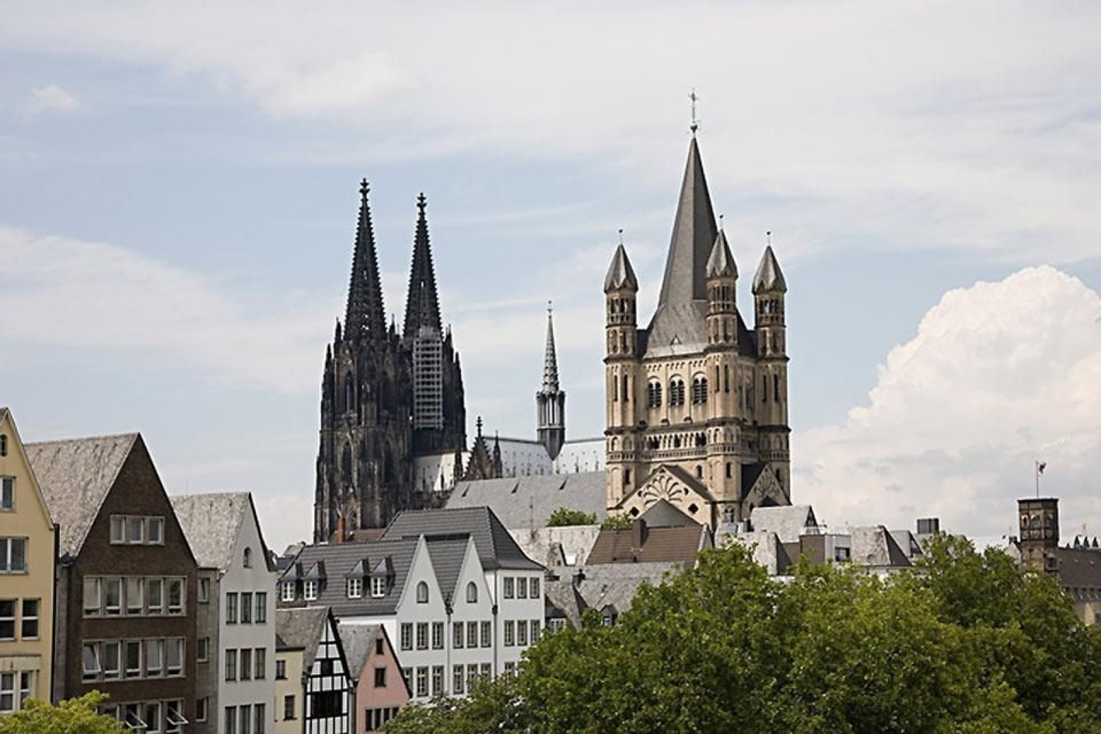 En Colonia pueden visitarse numerosas iglesias.